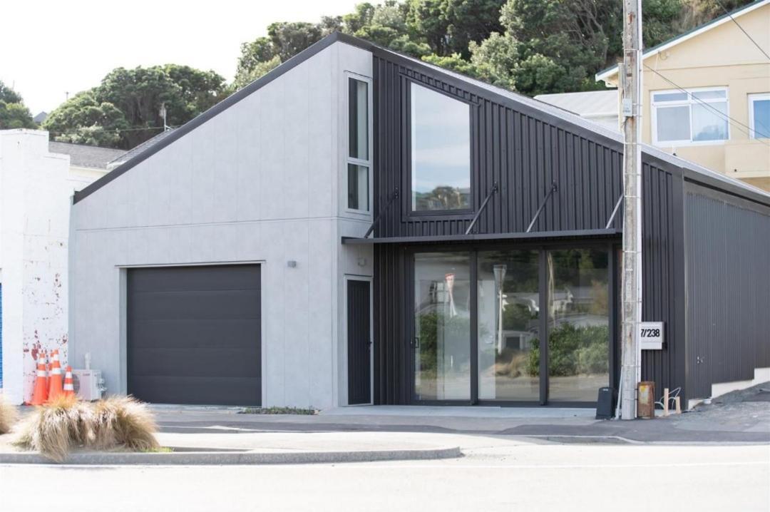 Modern & Cosy Studio Unit On Island Bay Beachfront Wellington Bagian luar foto