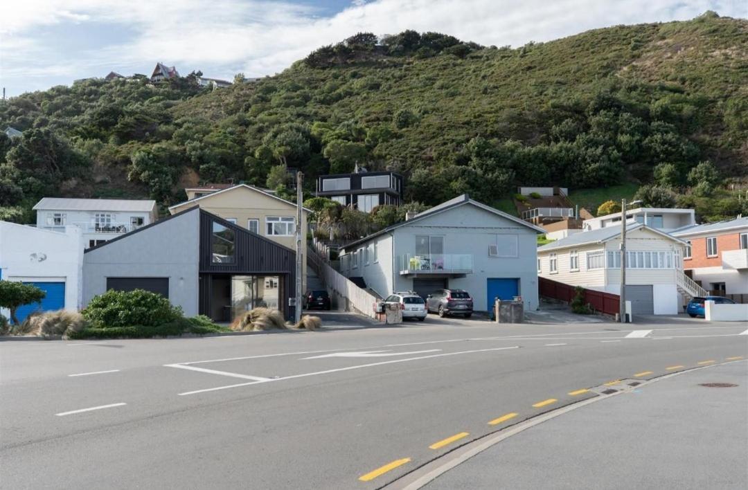 Modern & Cosy Studio Unit On Island Bay Beachfront Wellington Bagian luar foto