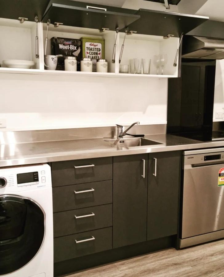 Modern & Cosy Studio Unit On Island Bay Beachfront Wellington Bagian luar foto